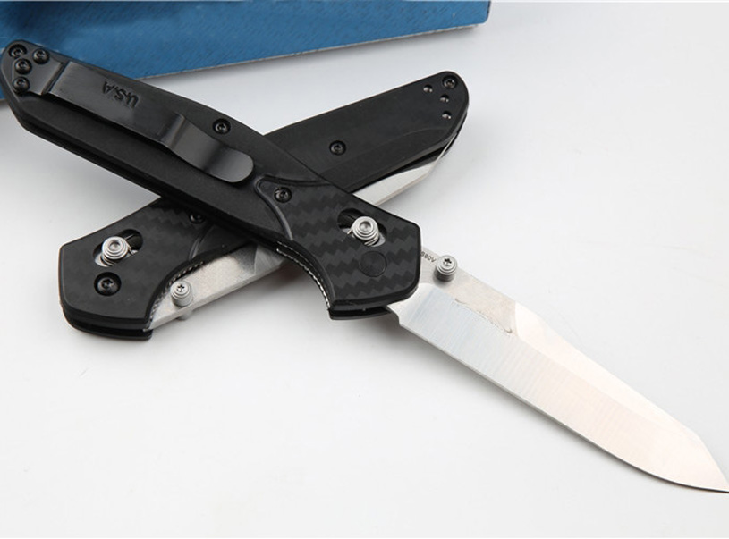 Top Quality Butterfly 940 Pocket Folding Knife D2 Stone Wash Tanto Blade Black Carbon Fiber Handle With Nylon Bag And Retail Box
Top Quality Butterfly 940 Pocket Folding Knife D2 Stone Wash Tanto Blade Black Carbon Fiber Handle With Nylon Bag And Retail Box