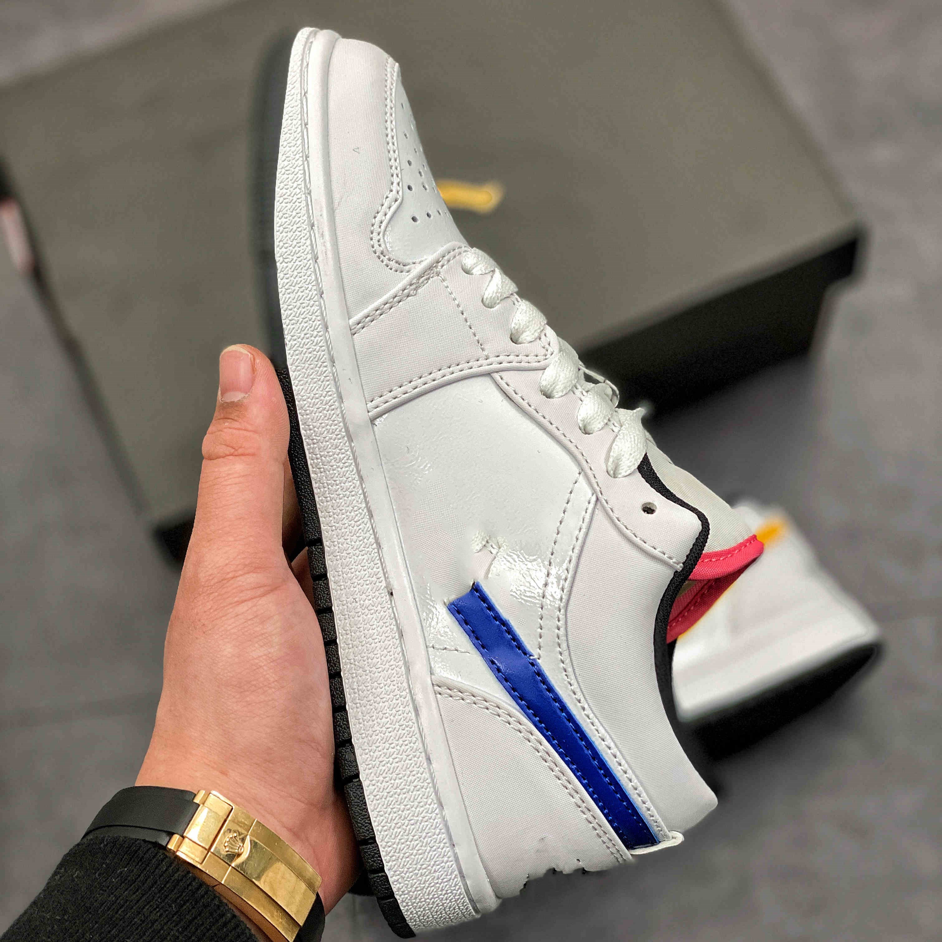 JUMPMAN 1 Low White Multi-Color CW7009-100 WHITE MULTI COLOR BLACK Schoenen size 36-46 fashion trainers new designer sneaker free shipping
JUMPMAN 1 Low White Multi-Color CW7009-100 WHITE MULTI COLOR BLACK Schoenen size 36-46 fashion trainers new designer sneaker free shipping