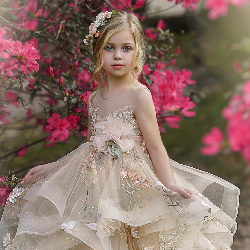 Stunning Lace A Line Tiered Flower Girl Dresses For Wedding Appliqued Toddler Pageant Gowns Sheer Bateau Neck Backless Kids Prom Dress