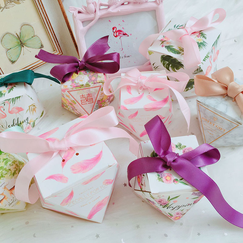 10pcs Diamond Shaped Favor Box and Bags Sweet Gift Candy Boxes With Ribbon Wedding Birthday Guests Favors Event Party Decoration
10pcs Diamond Shaped Favor Box and Bags Sweet Gift Candy Boxes With Ribbon Wedding Birthday Guests Favors Event Party Decoration