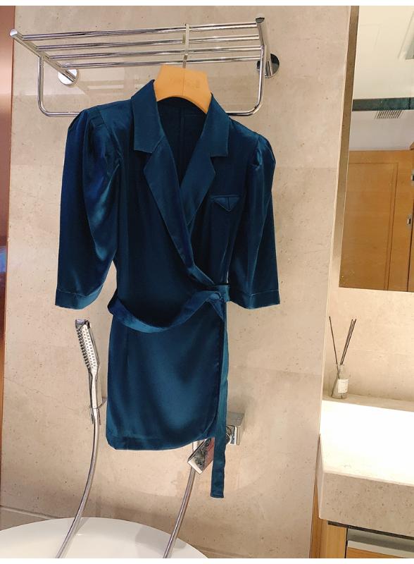 Silk satin Bud design Pure color Collect waist Suit female Mulberry silk temperament White suit jacket female Office Lady, Blue
Silk satin Bud design Pure color Collect waist Suit female Mulberry silk temperament White suit jacket female Office Lady, Blue