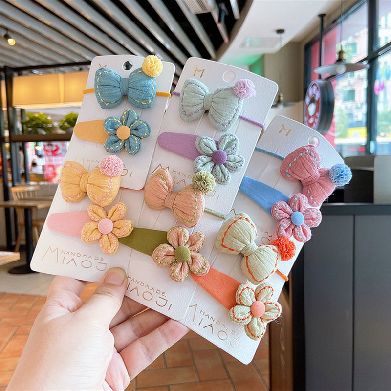 2 Pcs Children Simple Cute Cartoon Ball Bow Rubber Band Fashion Sweet Girl Princess Beautiful Fabric Flower BB Clip Headwear
2 Pcs Children Simple Cute Cartoon Ball Bow Rubber Band Fashion Sweet Girl Princess Beautiful Fabric Flower BB Clip Headwear