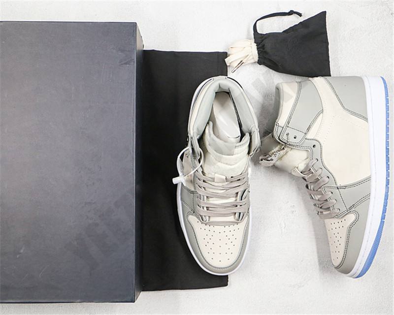2020ss Jumpman luxury designer shoes Grey 1 1s blalck Box OG High Basketball Mens Basketball Shoes CN8607-002 Athletic Sneakers Size 40.5-46
2020ss Jumpman luxury designer shoes Grey 1 1s blalck Box OG High Basketball Mens Basketball Shoes CN8607-002 Athletic Sneakers Size 40.5-46