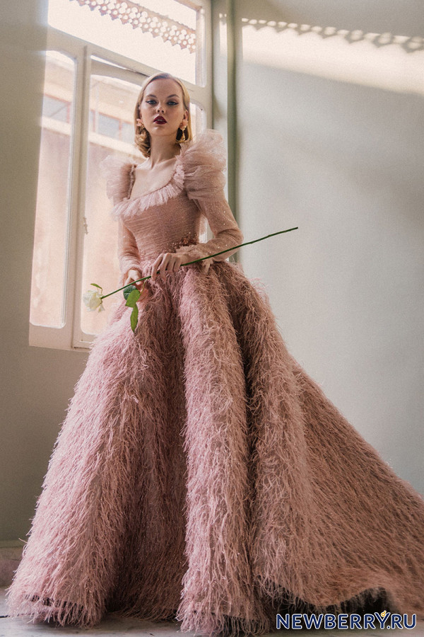 2020 Luxury Bling Evening Dresses Custom Made Long Sleeve Appliqued Sequins Feather Prom Dress Square Neck Sweep Train A-line Pageant Gown