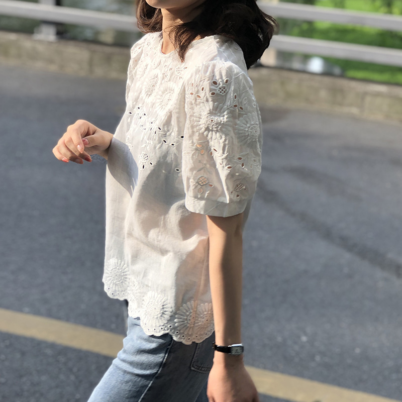 Retro French Puff Sleeve Short Sleeve Top Sweet Little Fragrance Openwork Lace Shirt Female Design Niche, White
Retro French Puff Sleeve Short Sleeve Top Sweet Little Fragrance Openwork Lace Shirt Female Design Niche, White