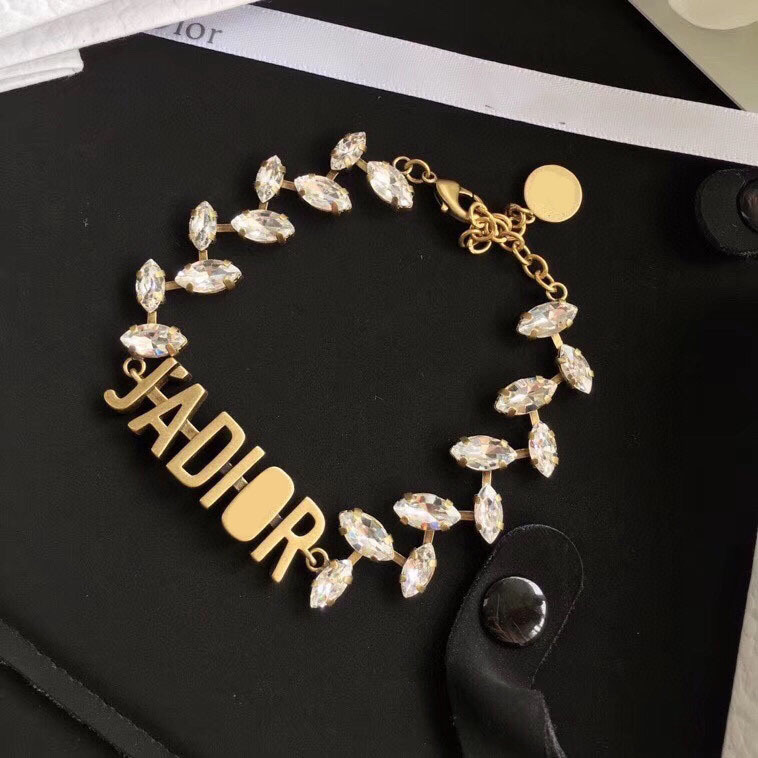D/Dijia 2020 new Maisui Horse Eye diamond bracelet women's fashion classic JAD letter bracelet, Golden;silver
D/Dijia 2020 new Maisui Horse Eye diamond bracelet women's fashion classic JAD letter bracelet, Golden;silver