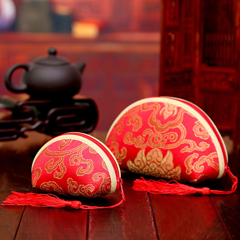 10Pcs Multipurpose Red Gold Line Retro Wedding Supplies Wedding Candy Bag Change Bag Chinese Yuanbao Damask Purse Shell
10Pcs Multipurpose Red Gold Line Retro Wedding Supplies Wedding Candy Bag Change Bag Chinese Yuanbao Damask Purse Shell
