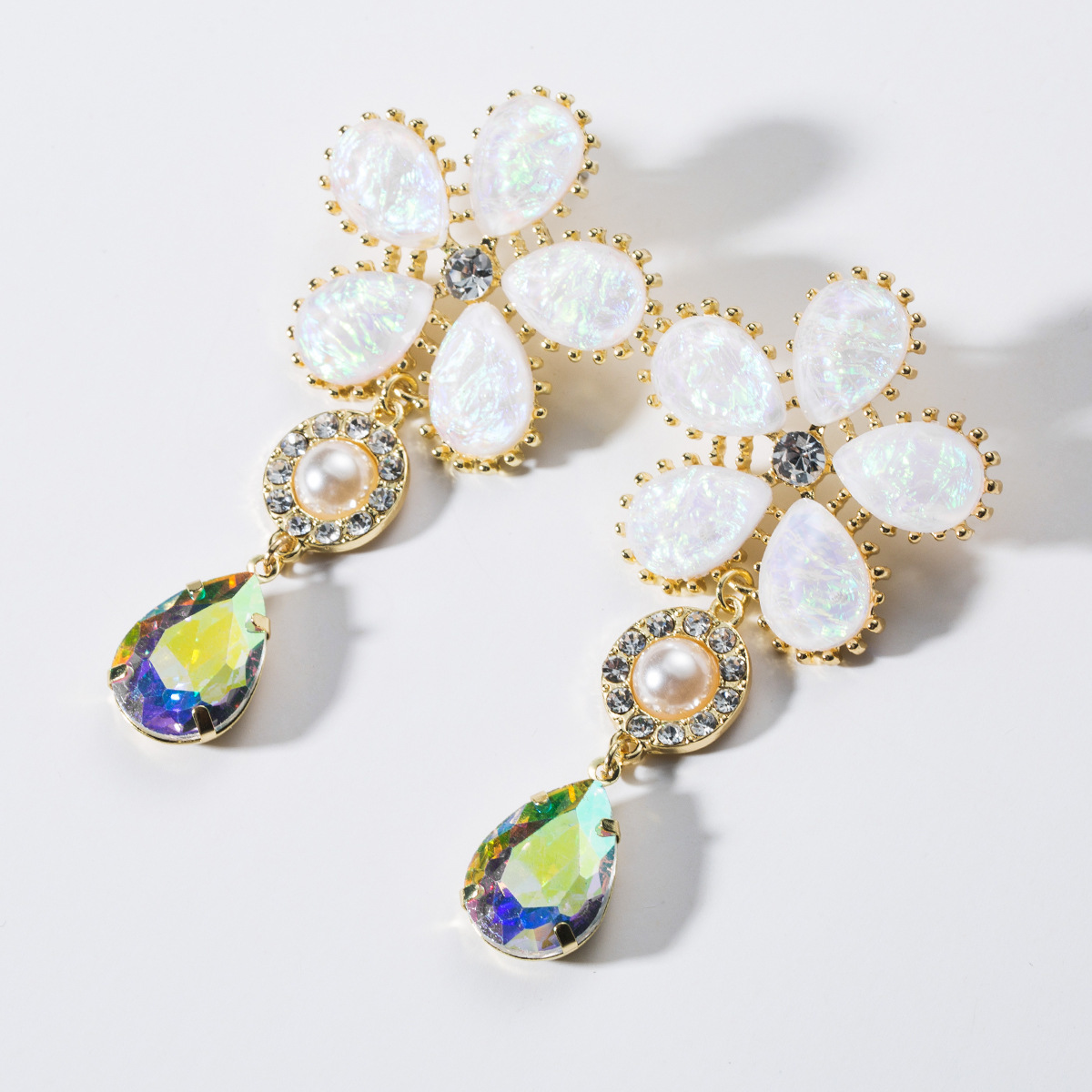 Exaggerated multi-layer acrylic diamond flower earrings women's fashion super Fairy earrings
Exaggerated multi-layer acrylic diamond flower earrings women's fashion super Fairy earrings