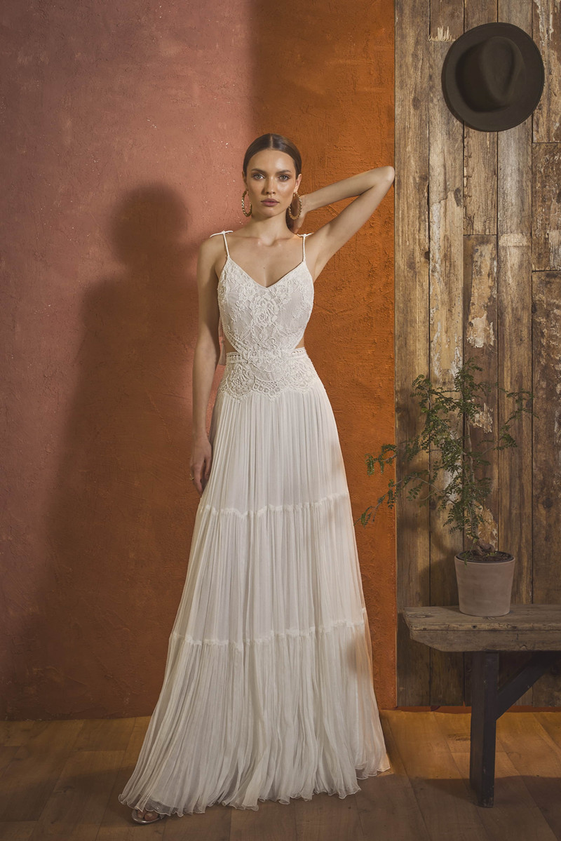 spaghetti beach wedding dresses 2023 backless lace flowy chiffon skirt summer bohemain garden bride wedding gown suknie slubne