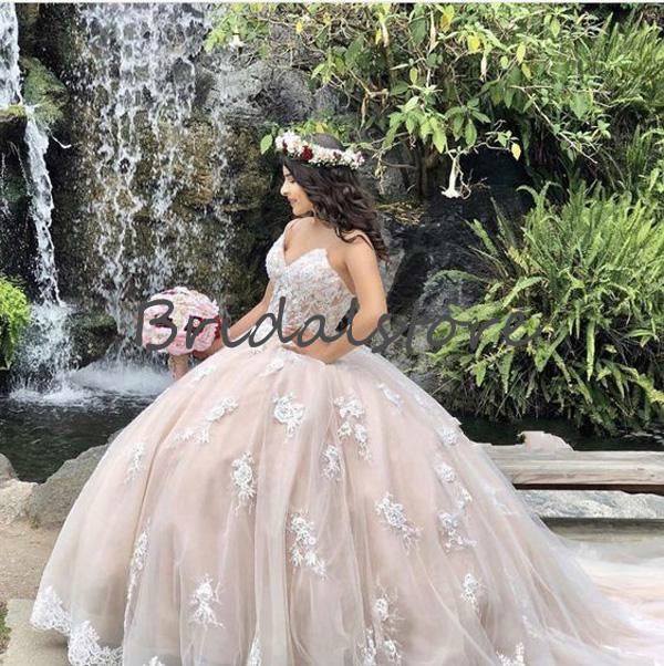 Puffy Champagne Quinceanera Dresses 2021 Sexy Sweetheart Lace Appliques Ball Gown Sweet 15 Brithday Party Dresses Elegant Formal Prom Dress