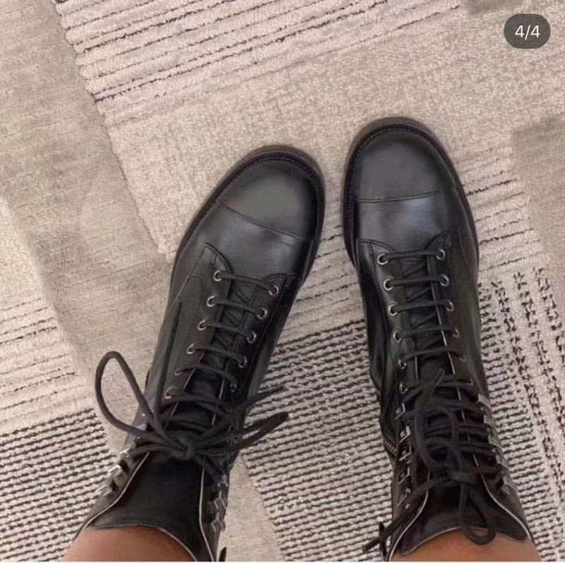 Latest Paris Fashion Street Look Shoes Woman Leather Boots Round Toe Black Leather Lace-up Side Zipper Combat Boots 2020 New
Latest Paris Fashion Street Look Shoes Woman Leather Boots Round Toe Black Leather Lace-up Side Zipper Combat Boots 2020 New