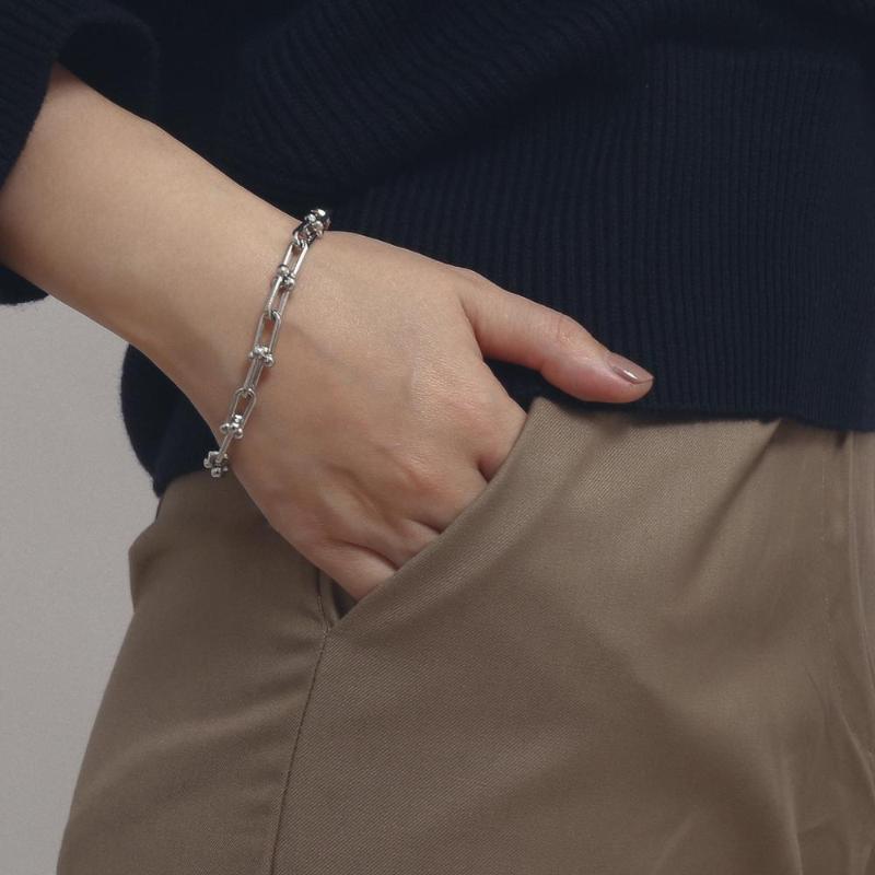 New Creative Personality U-shaped Beads Chain Bracelets for Women Simple Temperament Geometric Bracelet Party Jewelry
New Creative Personality U-shaped Beads Chain Bracelets for Women Simple Temperament Geometric Bracelet Party Jewelry