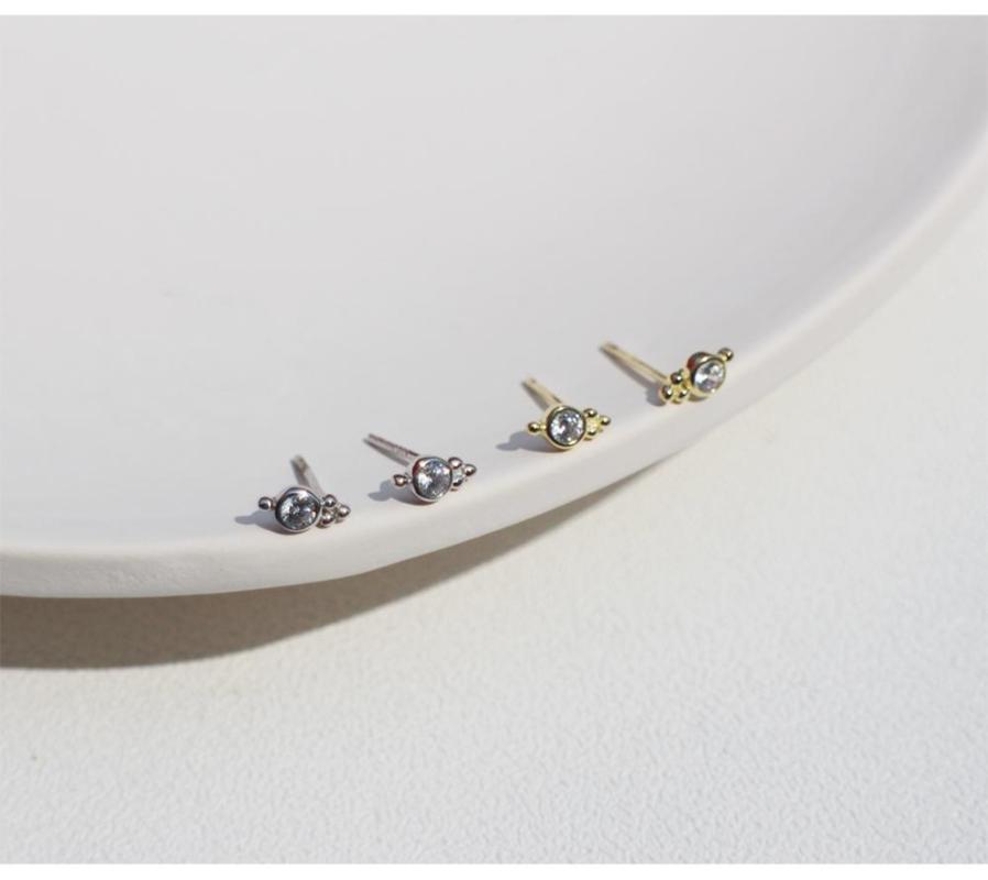 925 Sterling Silver Earring Fashion Personality Zircon Hollow Eyelashe Styling Stud Earring Wild Trend Female Silver Ear Jewelry
925 Sterling Silver Earring Fashion Personality Zircon Hollow Eyelashe Styling Stud Earring Wild Trend Female Silver Ear Jewelry