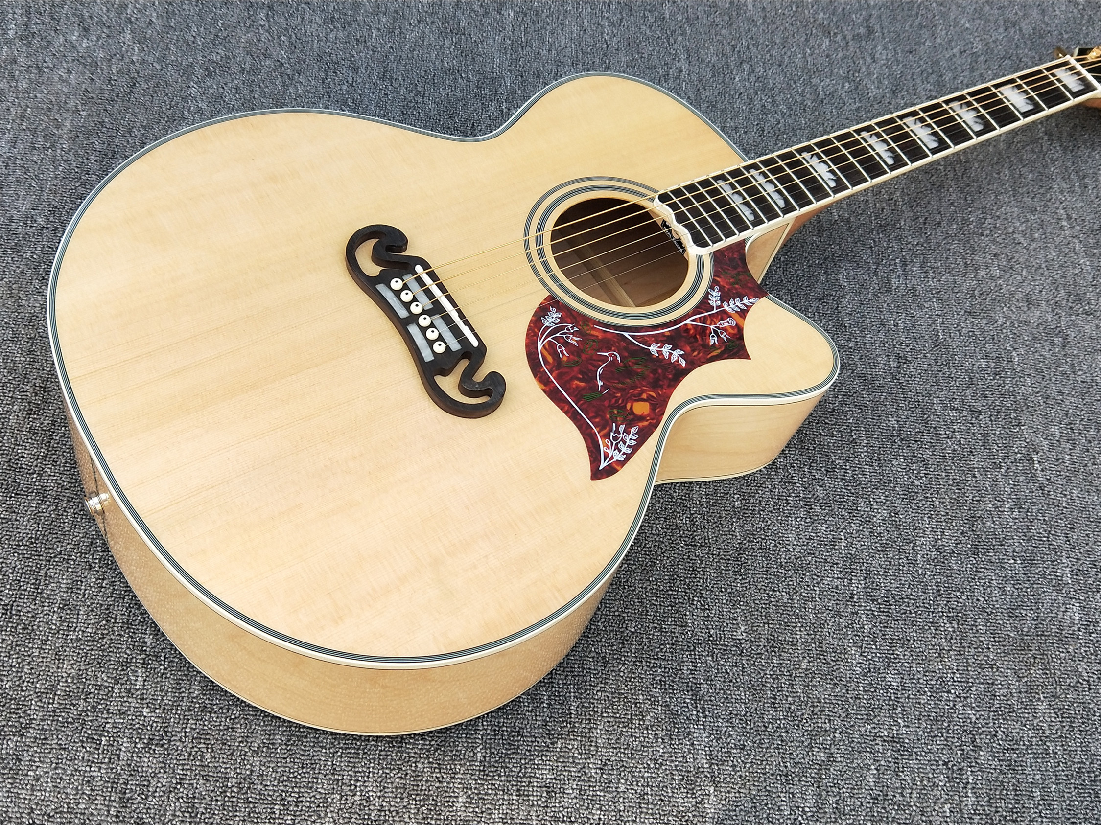 Natural color Cutaway J200 Acoustic guitar Maple body Guitarra Solid spruce top Rosewood fingerboard
Natural color Cutaway J200 Acoustic guitar Maple body Guitarra Solid spruce top Rosewood fingerboard
