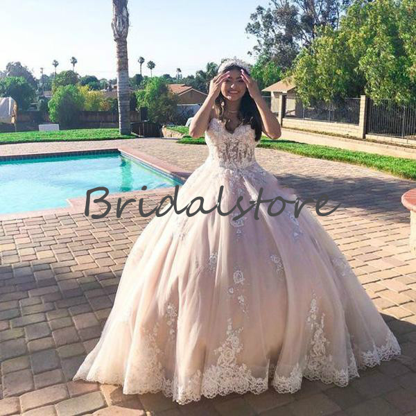 Puffy Champagne Quinceanera Dresses 2021 Sexy Sweetheart Lace Appliques Ball Gown Sweet 15 Brithday Party Dresses Elegant Formal Prom Dress