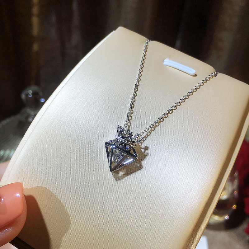 Fashion Women Statement Necklace Personality Simple Crown Pendant Hot Selling Real 925 Sterling Silver Necklace
Fashion Women Statement Necklace Personality Simple Crown Pendant Hot Selling Real 925 Sterling Silver Necklace