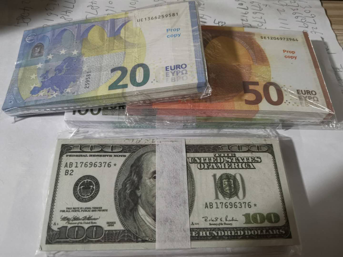 Bar prop faux billet Dollars UK Pound Euro fake movie money party children's toys adult game 100pcs/pack 002
Bar prop faux billet Dollars UK Pound Euro fake movie money party children's toys adult game 100pcs/pack 002
