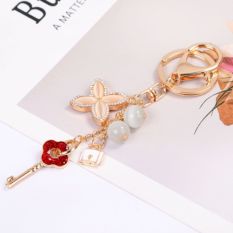 New Crystal Key Chain Rhinestone Clover Car Keyrings Female Creative Cute Flower Bag Pendant Key Rings keychain, Silver
New Crystal Key Chain Rhinestone Clover Car Keyrings Female Creative Cute Flower Bag Pendant Key Rings keychain, Silver