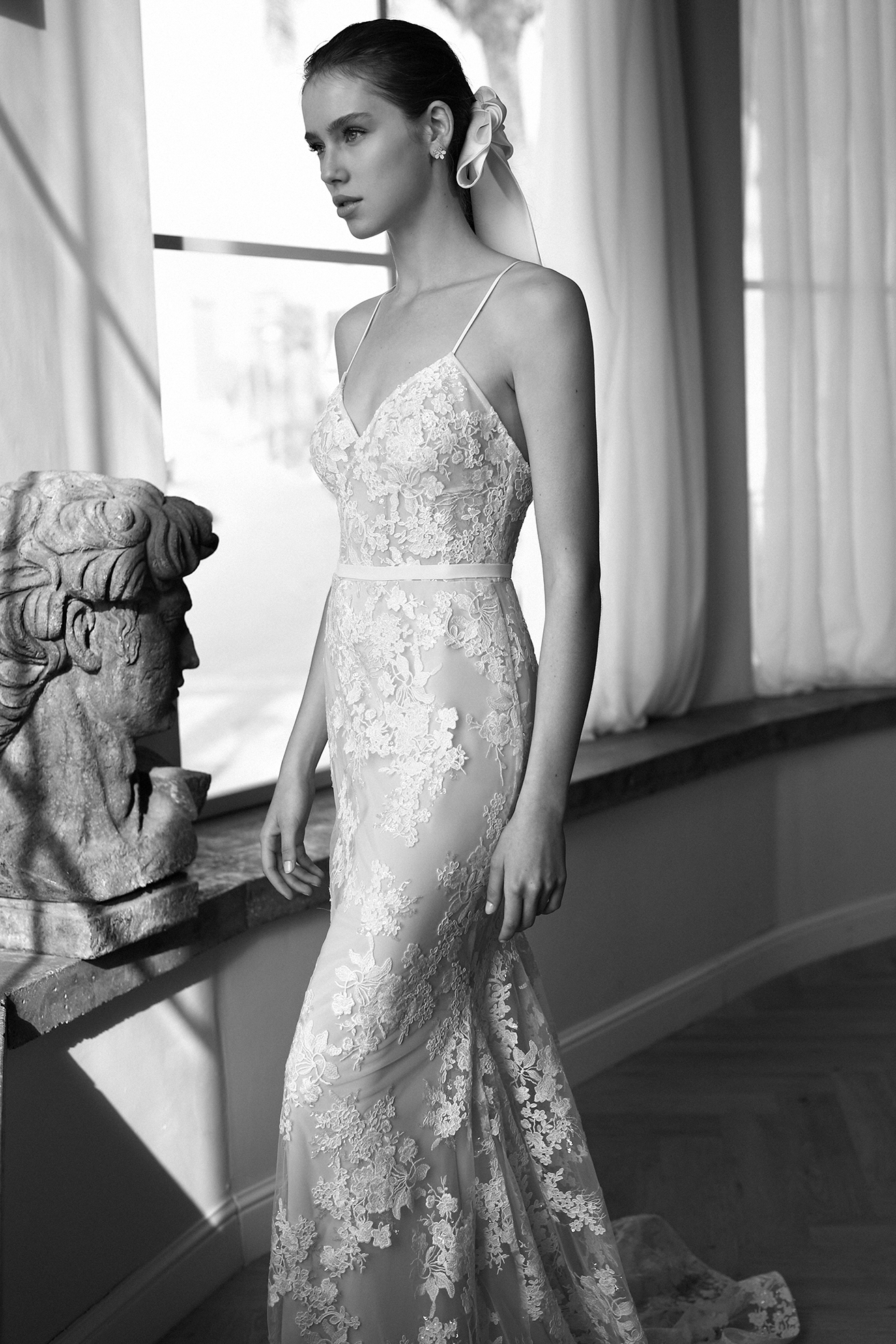 2021 Lace Mermaid Wedding Dresses Sexy Spaghetti V Neck Appliques Bridal Gowns Plus Size Wedding Dress