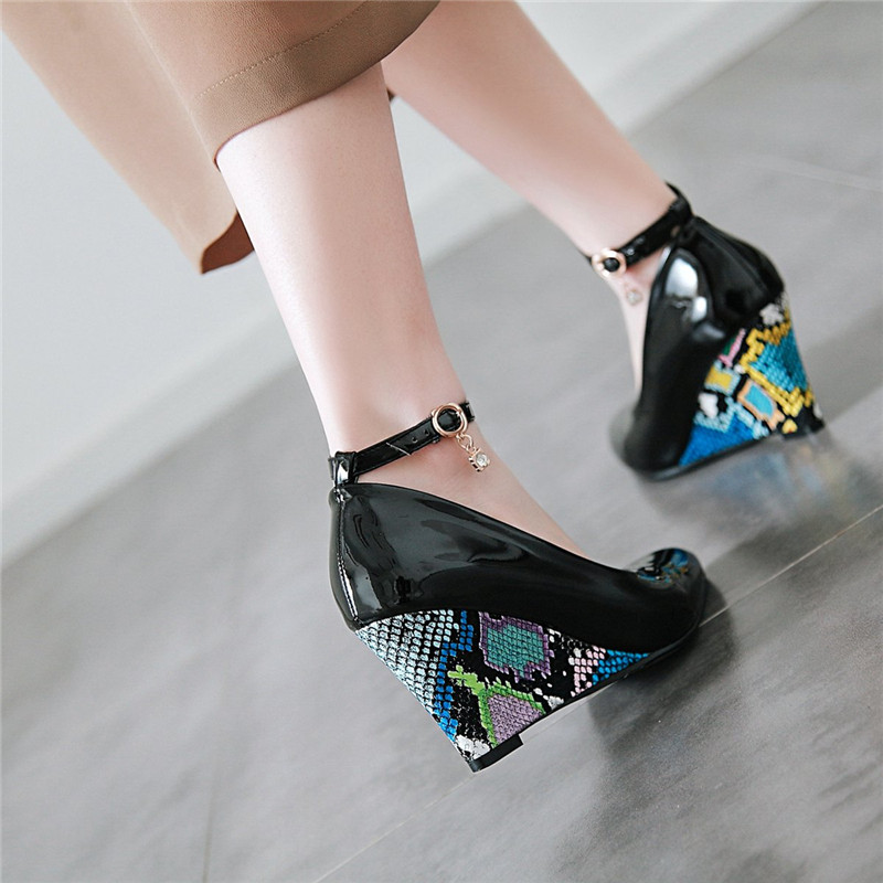 YMECHIC 2020 Fashion Office Dress Party High Heels Luxury Women Shoes Plus Size Wedges Ankle Strap Print Pumps White Black Red, Beige
YMECHIC 2020 Fashion Office Dress Party High Heels Luxury Women Shoes Plus Size Wedges Ankle Strap Print Pumps White Black Red, Beige