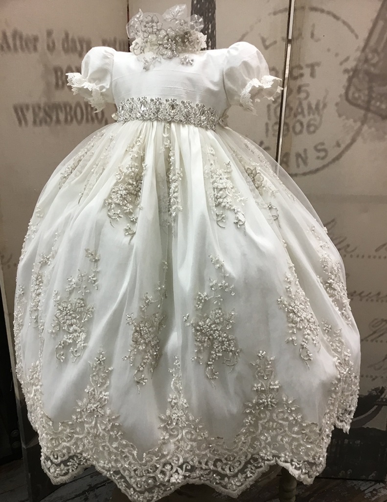 2021 Luxury Beaded Christening Gowns For Baby Girls Lace 3D Flowers Appliqued Pearls Baptism Dresses With Bonnet First Communication Dress