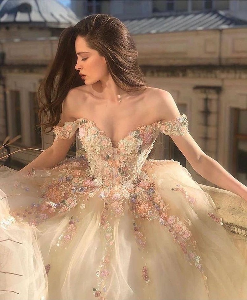Champagne Fairy Princess Wedding Dresses 2021 Handmade Flowers Lace Floral Off Shoulder Beach Bride Gowns vestidos de novia