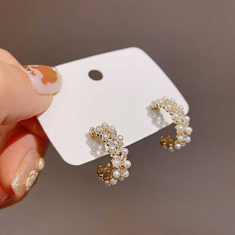 Exquisite Tiny Simulated Pearl With Crystal Hoop Earrings Sweet Japanese Korean Style Loop Huggie Earring Fashion Female Jewelry
Exquisite Tiny Simulated Pearl With Crystal Hoop Earrings Sweet Japanese Korean Style Loop Huggie Earring Fashion Female Jewelry