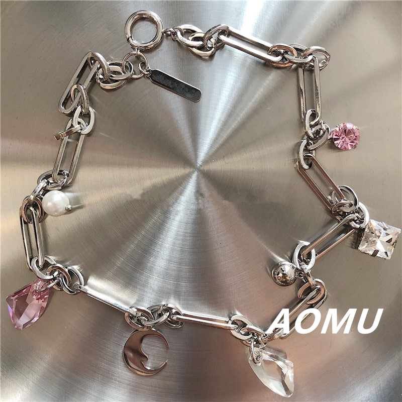 Chokers AOMU Punk Rock Pink Crystal Moon Pendant Pearl Metal Silver Color Chain Choker Necklace Clavicle For Women Jewelry
Chokers AOMU Punk Rock Pink Crystal Moon Pendant Pearl Metal Silver Color Chain Choker Necklace Clavicle For Women Jewelry