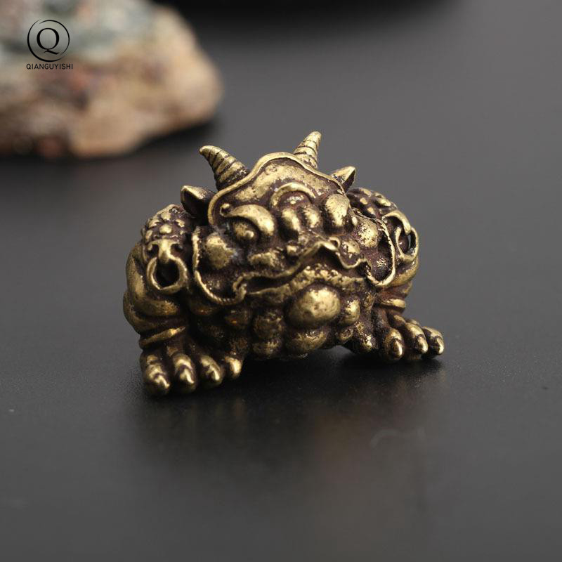 Small Bronze Three Legs Coin Toad Lucky Feng Shui Key Chain Ring Pendant Jewelry Vintage Brass Anticent Bufo Keychians Hangings
Small Bronze Three Legs Coin Toad Lucky Feng Shui Key Chain Ring Pendant Jewelry Vintage Brass Anticent Bufo Keychians Hangings
