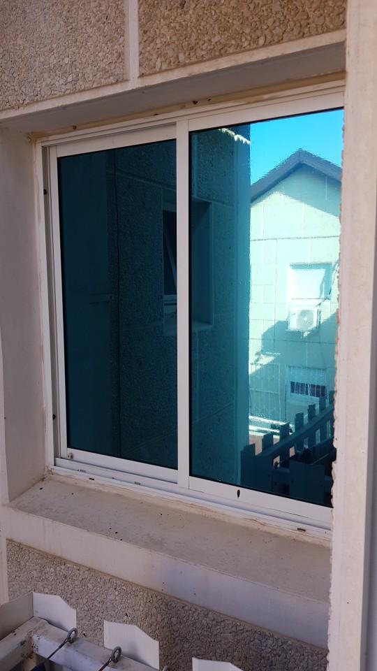 Window Privacy Film Sun Blocking Mirror Reflective Tint One Way Heat Control Anti UV Window Stickers for Home and Office8376112