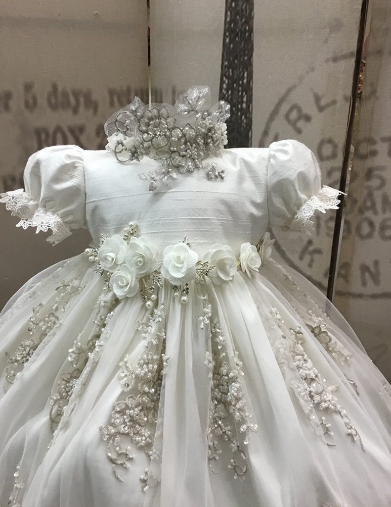 2021 Luxury Beaded Christening Gowns For Baby Girls Lace 3D Flowers Appliqued Pearls Baptism Dresses With Bonnet First Communication Dress
