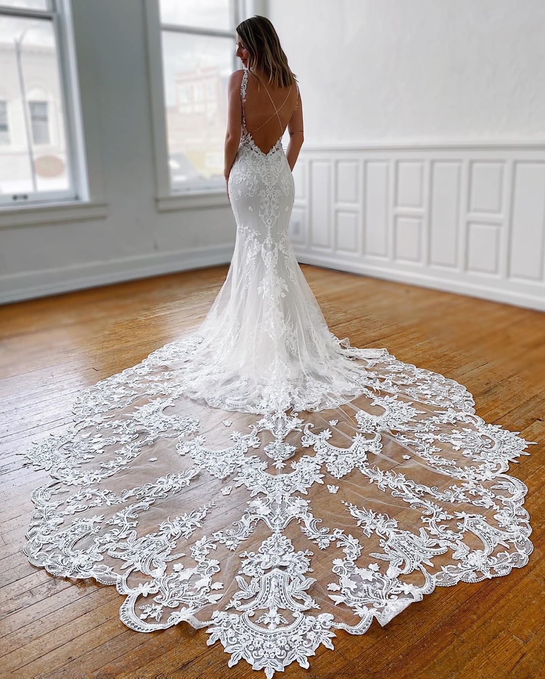 Mermaid Charming Lace Backless Wedding Dresses V Neck Court Train Bridal Gowns Plus Size Robe De Mari E