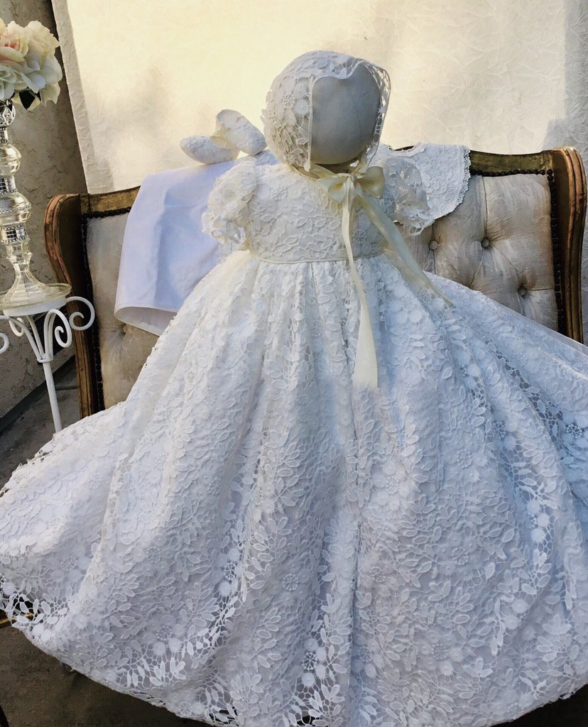 2021 Cute Baby Christening Gowns For Little Girls Lace Flowers Appliqued Pearls Baptism Dresses With Bonnet First Communication Dress
