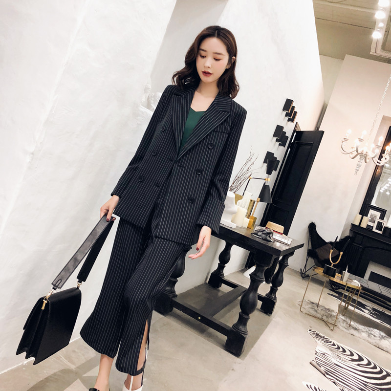 2020 spring and autumn new Korean casual striped small suit jacket nine points bell pants fashion suit two sets of women Loose, Black
2020 spring and autumn new Korean casual striped small suit jacket nine points bell pants fashion suit two sets of women Loose, Black