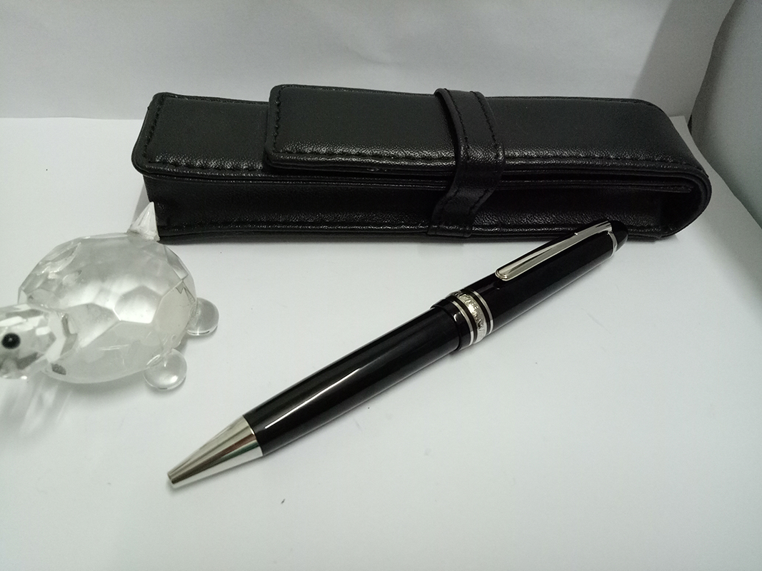Luxury High quality 145 Ballpoint Pen Classique Platinum Line LeGrand black body silver clip inlay serial number
Luxury High quality 145 Ballpoint Pen Classique Platinum Line LeGrand black body silver clip inlay serial number