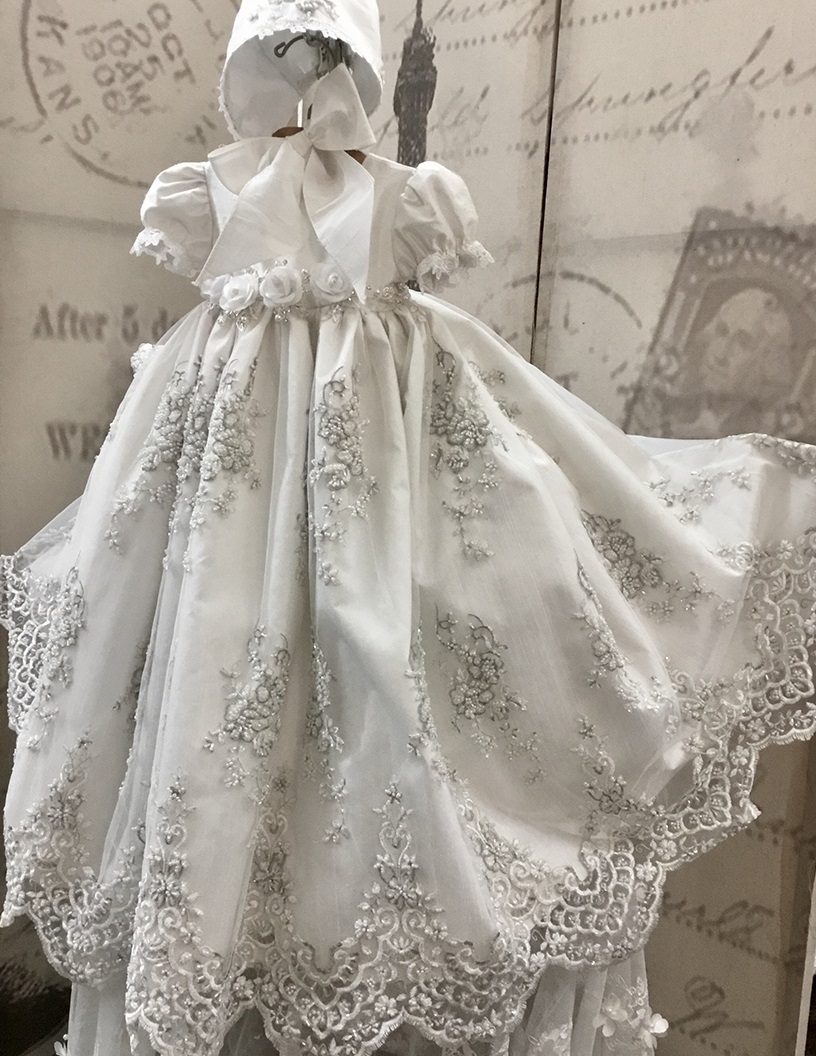 2021 Luxury Beaded Christening Gowns For Baby Girls Lace 3D Flowers Appliqued Pearls Baptism Dresses With Bonnet First Communication Dress