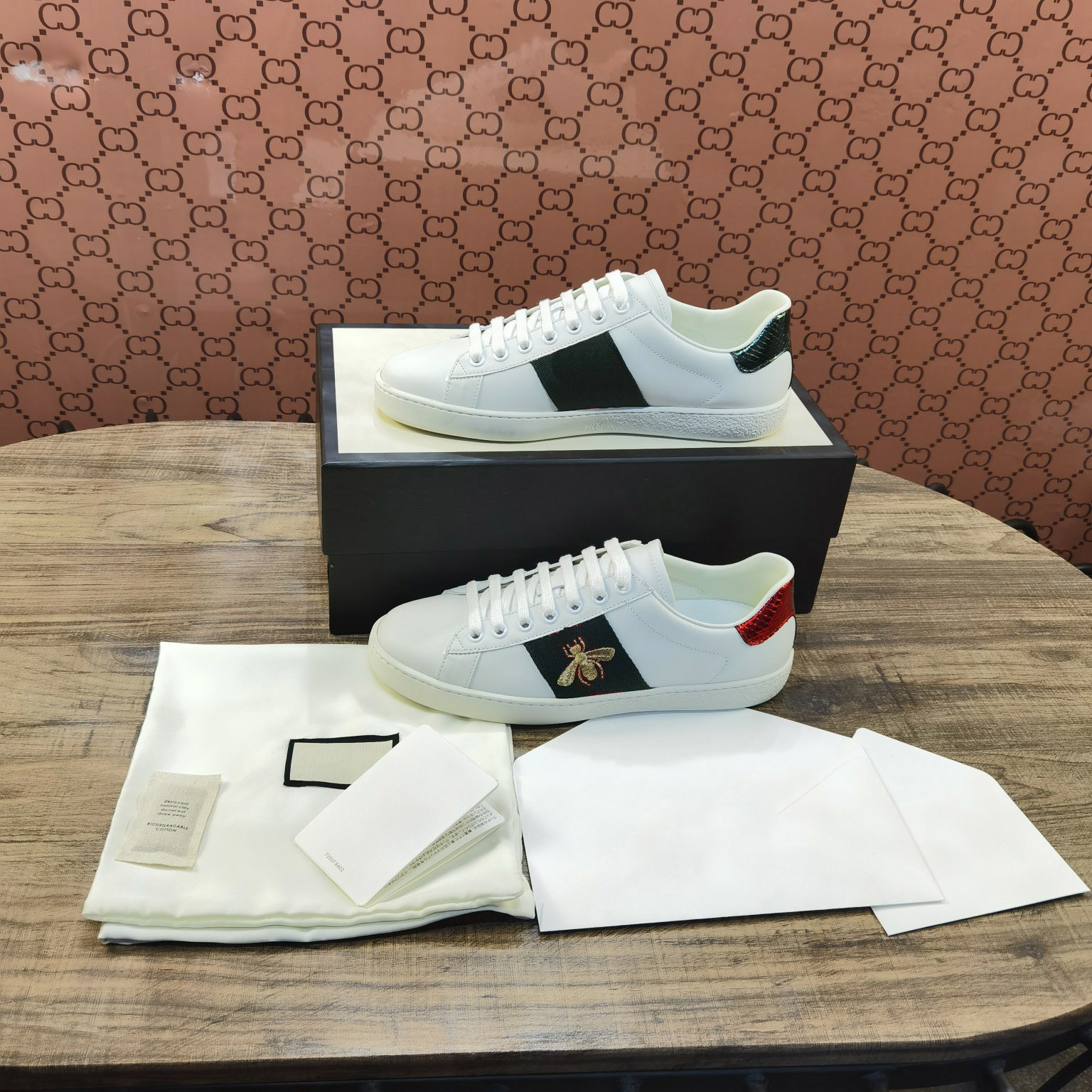 wholesale Men women designer shoes Casual ace Shoes with glitter low rivet bee sneakers with top quality size 35--46 for sale lady shoe, As picture
wholesale Men women designer shoes Casual ace Shoes with glitter low rivet bee sneakers with top quality size 35--46 for sale lady shoe, As picture