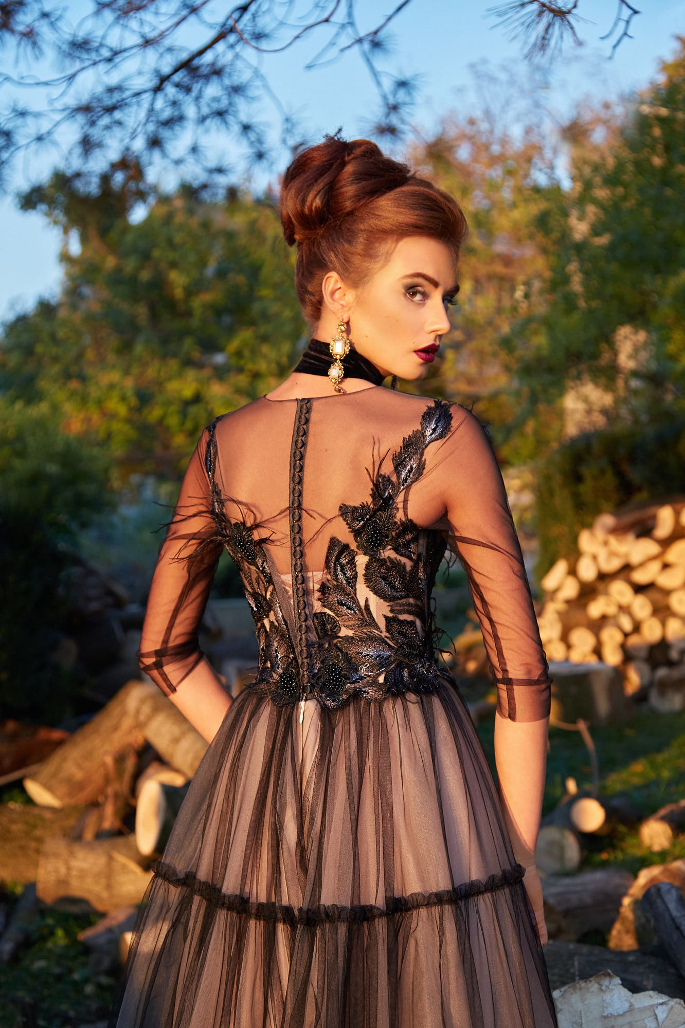 Sexy Illusion Black A-line Evening Dresses Jewel Beads Feather Formal Party Gowns Hot Sale Custom Made Prom Dress Red Carpet Dress