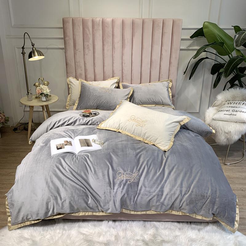 J2 bed Jpcs Luxury Solid Color Velvet Bedding Set Duvet Cover Sheet Pillowcase King Queen Size White Gray pink Bed Linen
J2 bed Jpcs Luxury Solid Color Velvet Bedding Set Duvet Cover Sheet Pillowcase King Queen Size White Gray pink Bed Linen