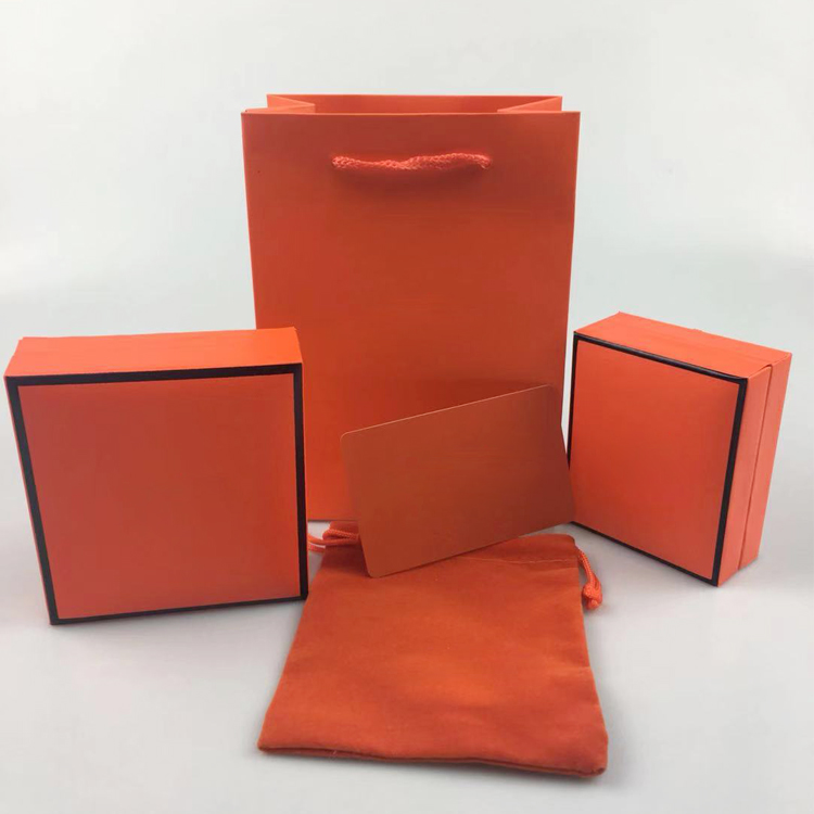 Bracelet box, necklace box, jewelry box original packaging, warranty card certificate flannel bag handbag, gift box free shipping, Black;white
Bracelet box, necklace box, jewelry box original packaging, warranty card certificate flannel bag handbag, gift box free shipping, Black;white