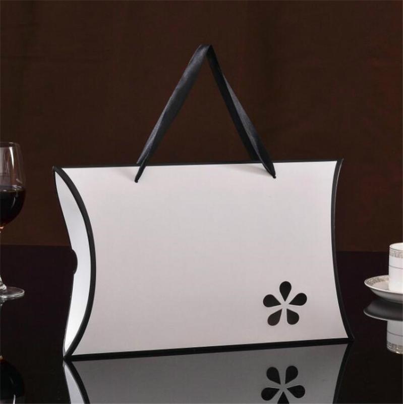 12pcs 32*20*5.5CM Pillow shape large cardboard box gift box black/white/red/orange pastry packaging bag wedding favor gifts
12pcs 32*20*5.5CM Pillow shape large cardboard box gift box black/white/red/orange pastry packaging bag wedding favor gifts