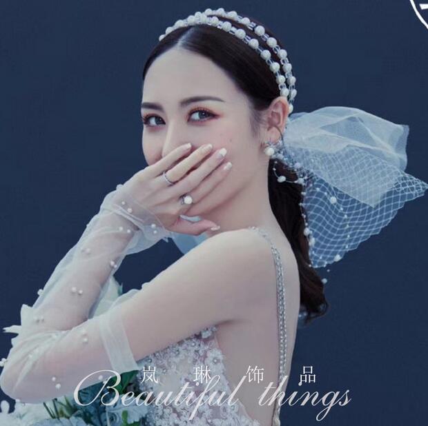 The latest and most fashionable bridal headgear veil, party accessories, high-quality pearl crystal headband headband, handmade beading
The latest and most fashionable bridal headgear veil, party accessories, high-quality pearl crystal headband headband, handmade beading