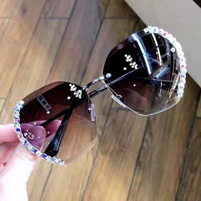 2020 New Fashion Oversized Rimless Sunglasses Women Design Sexy Diamond Square Sun Glasses For Female
2020 New Fashion Oversized Rimless Sunglasses Women Design Sexy Diamond Square Sun Glasses For Female