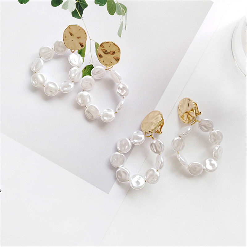 Korea Fashion earrings pearl Personality earrings Gold colored Geometric round pearl women Accessories
Korea Fashion earrings pearl Personality earrings Gold colored Geometric round pearl women Accessories