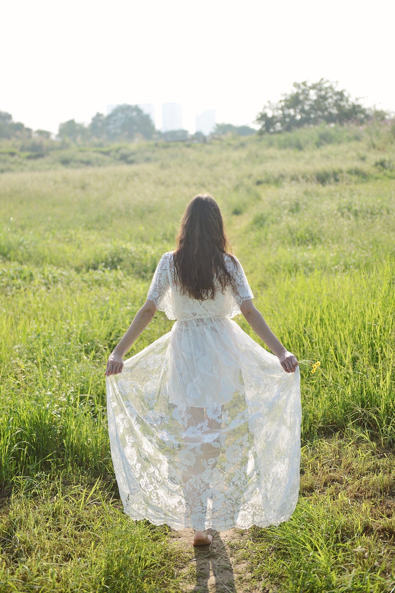 See Through Lace Bridal Bathrobe Long Sleeve Appliques Ladies Night Gowns Sweep Train Women Sleep Wear Wedding Robe