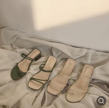 2020 summer new thick-heeled slippers women's fashion word thin with toe two-wear mid-heel sandals, Ivory
2020 summer new thick-heeled slippers women's fashion word thin with toe two-wear mid-heel sandals, Ivory