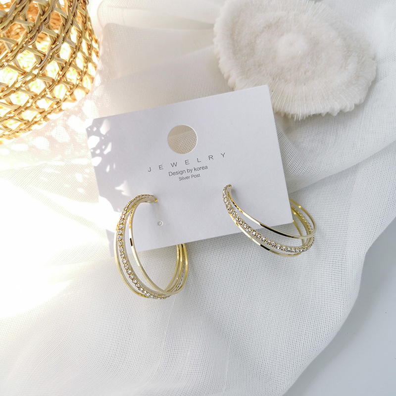 Korea New Simple Cute Girl Exaggerated Circle Rhinestone Geometric Circle Hoop Earrings for Women Fashion Jewelry Accessories
Korea New Simple Cute Girl Exaggerated Circle Rhinestone Geometric Circle Hoop Earrings for Women Fashion Jewelry Accessories