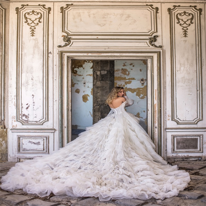 newest puffy wedding dresses with detachable sleeve sweetheart backless tiered appliques lace wedding gown sweep train robes de marie