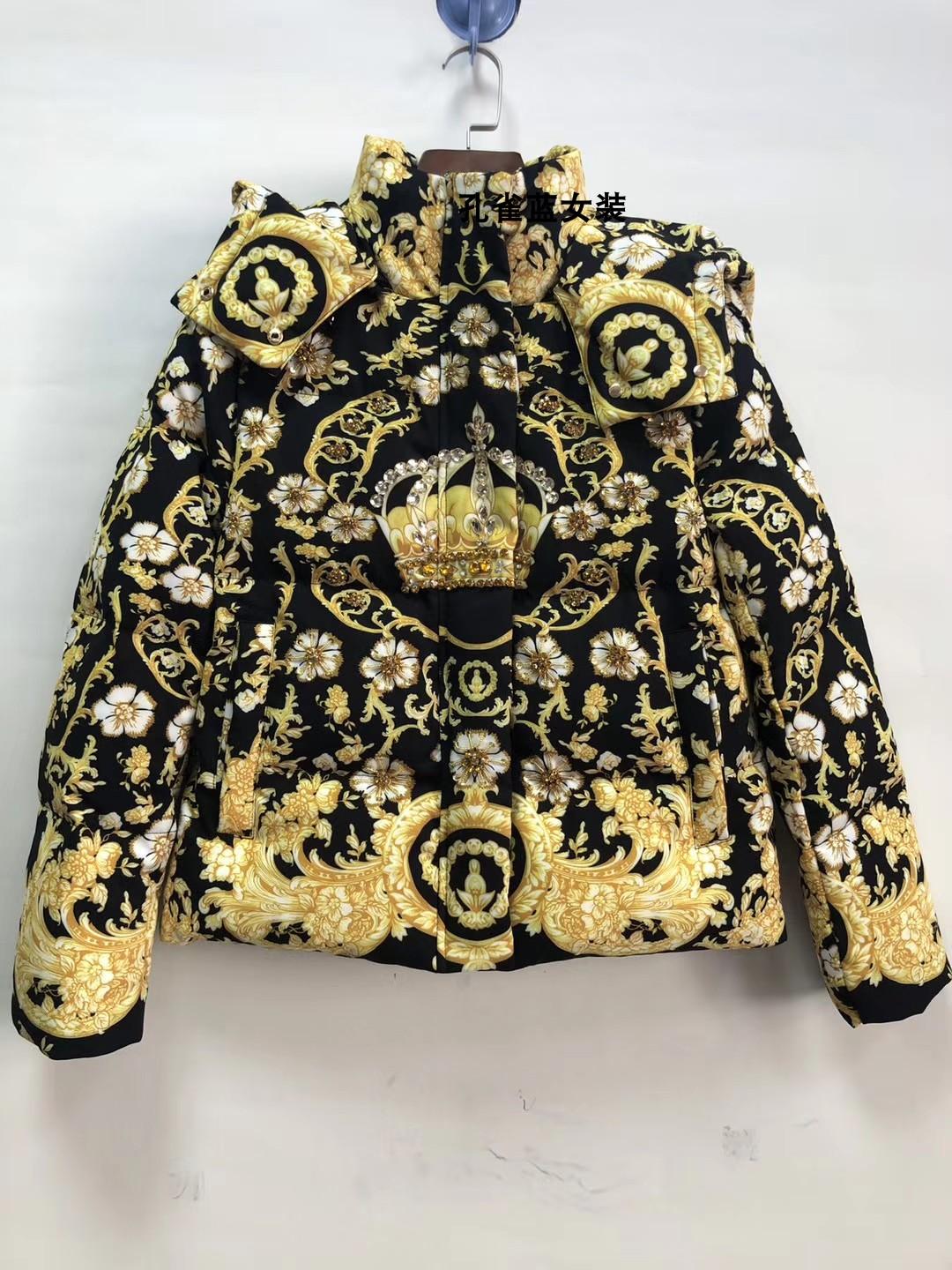 2020 European station autumn winter new, crown print nail diamond flowers with a cap short lady white goose down down jacket, Multi
2020 European station autumn winter new, crown print nail diamond flowers with a cap short lady white goose down down jacket, Multi