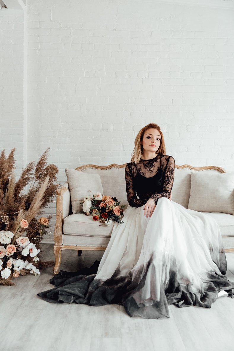 Vintage Black Wedding Dresses Jewel Neck Lace Appliqued Tulle A Line Long Sleeves Gothic Wedding Gowns Beach Style Abiti Da S